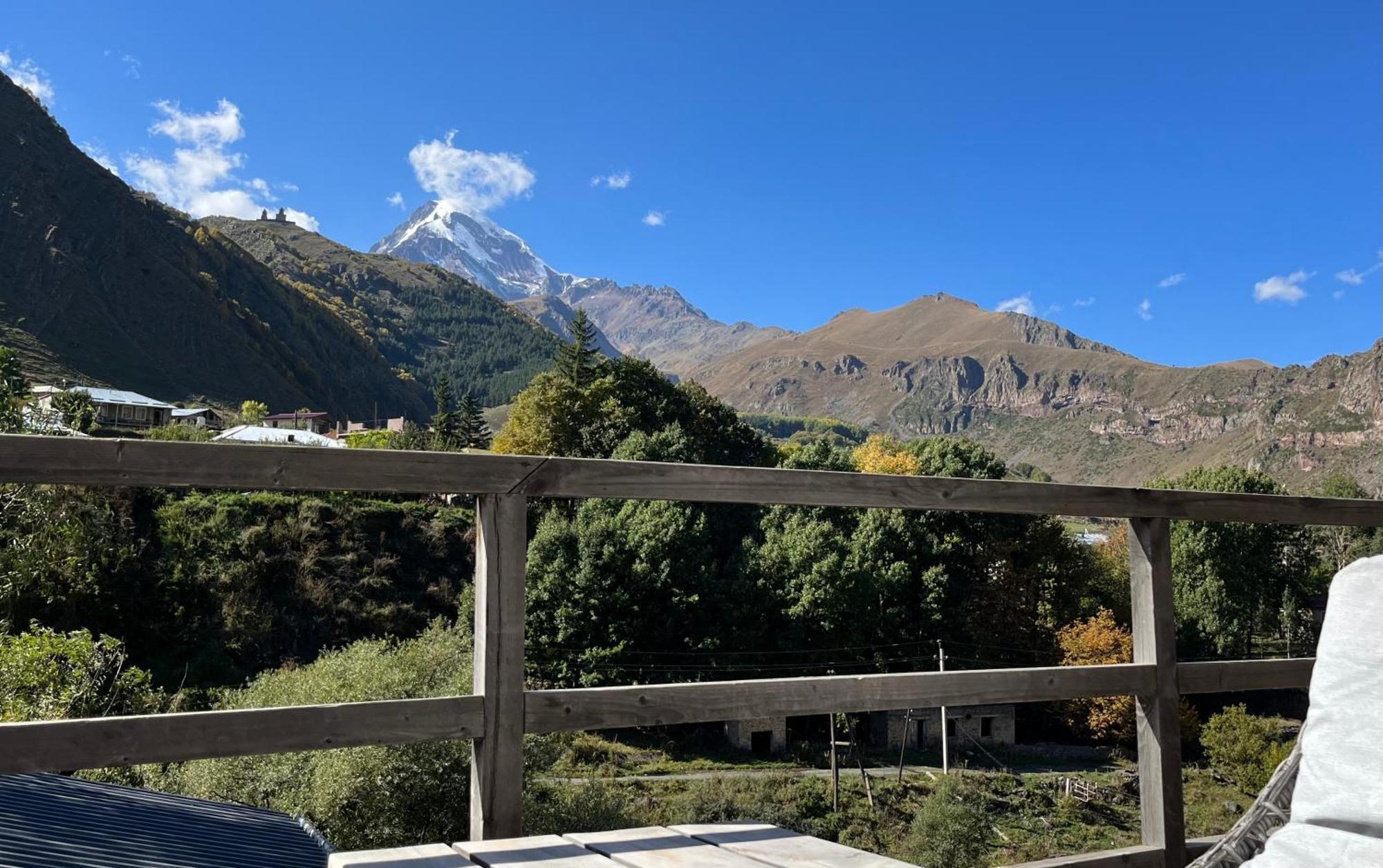 Hotel Stancia Kazbegi - City Center Exteriör bild
